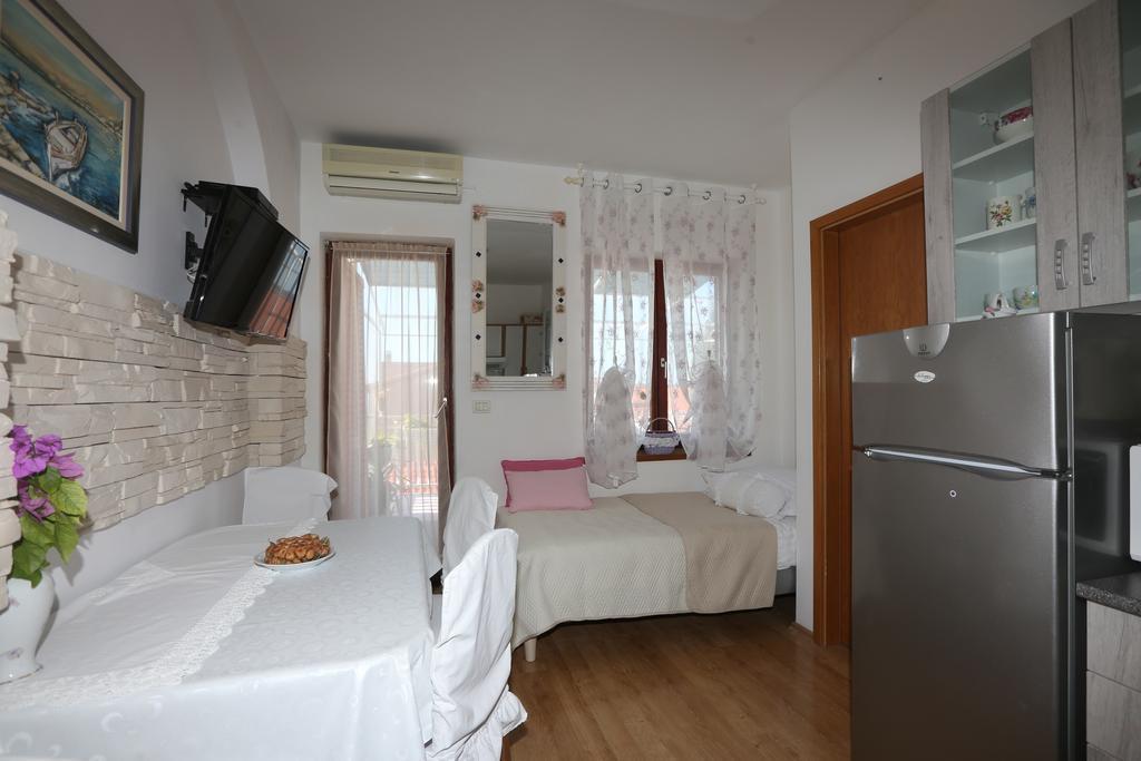 Apartmani Gloria Brodarica  Exteriör bild